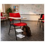 Cadeira Universitária Plástica Prancheta MDF - COR VERMELHO - MRPLAST - 34011