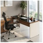 Móveis para Escritório Escrivaninha de Escritório em L Tampo 40mm com Armário Lateral Integrado e Vidro 4mm Fumê - Nogal Sevilha / Champanhe