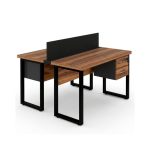 Móveis para Escritório Estação de Trabalho 1,50x1,35m 02 Lugares c/ Gavetas c/ ponto de tomada PÉ QUADRO - Cor Nogal Sevilha - 63099